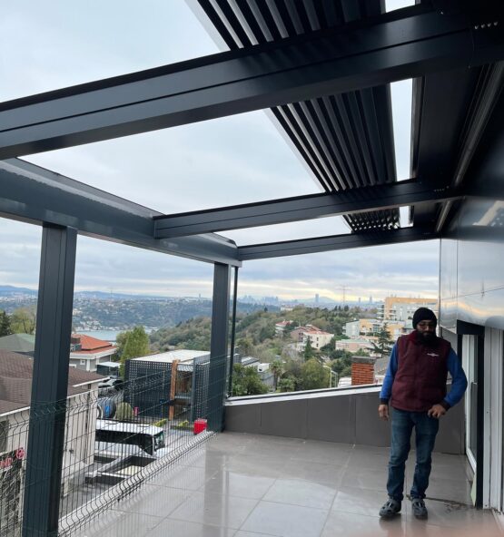 rolling roof pergole 555x592