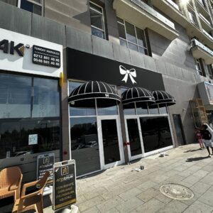 dukkan &ouml;n&uuml; dekoratif tente